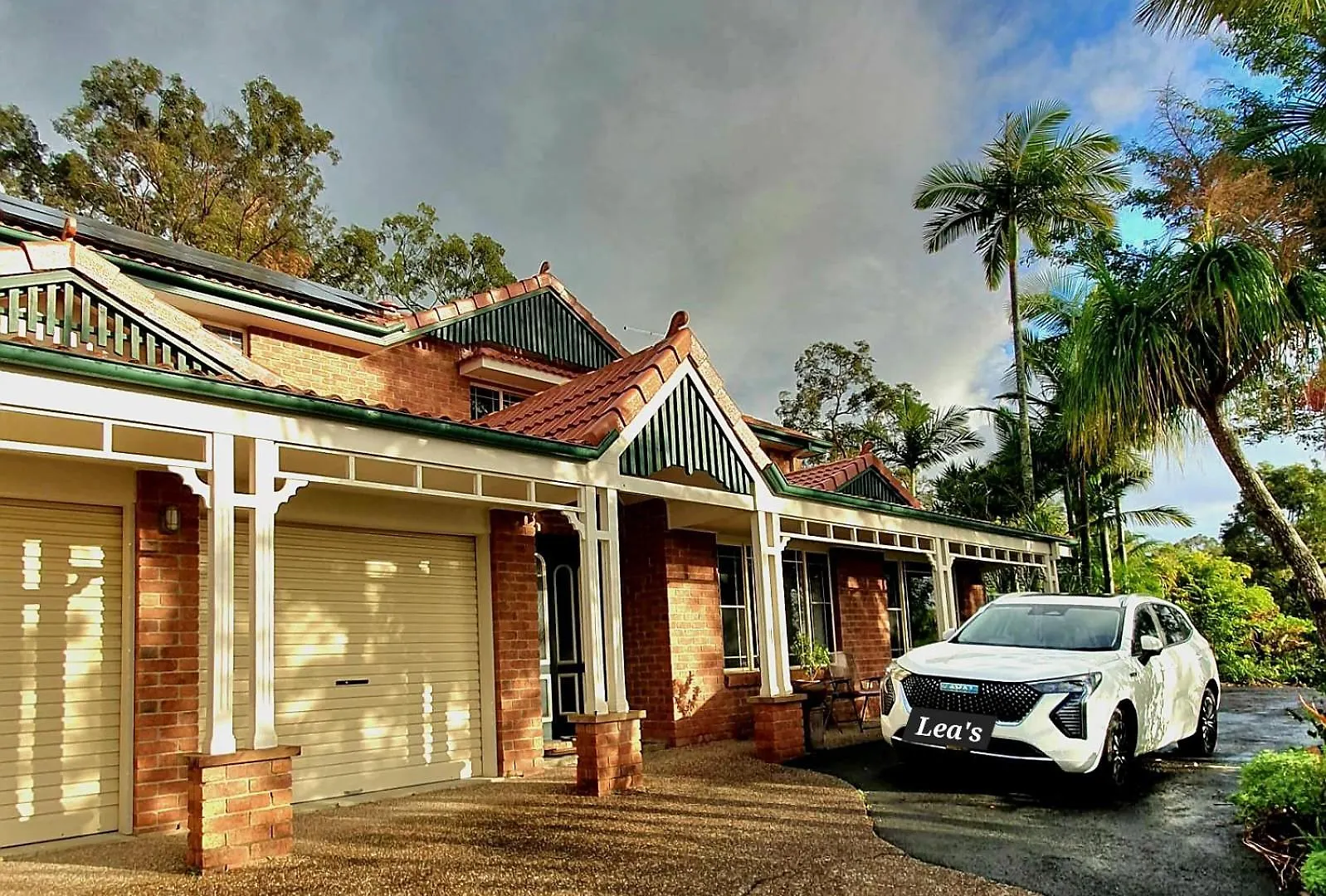 Homestay On The Hill - Close To Theme Parks Gold Coast