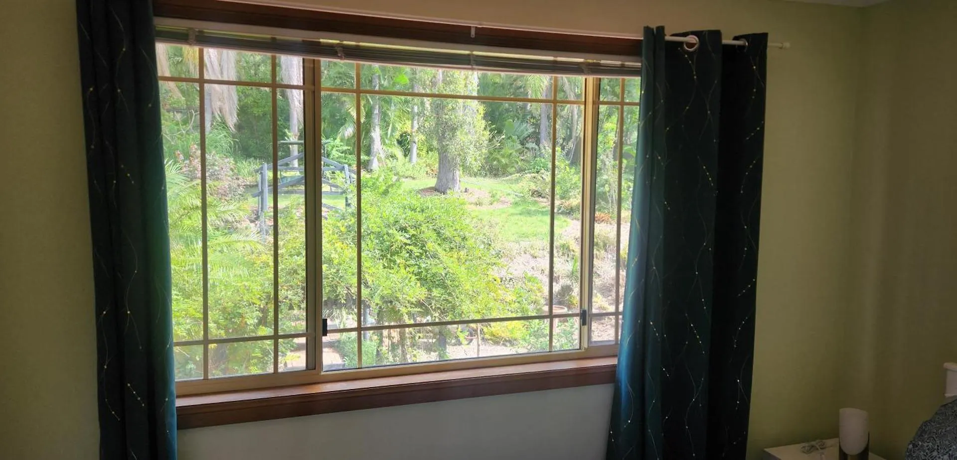 Homestay On The Hill - Close To Theme Parks Gold Coast Australia