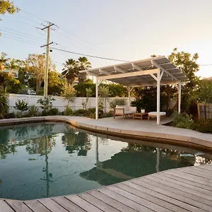 Tugun Retreat - 5brm With Pool! Holiday home